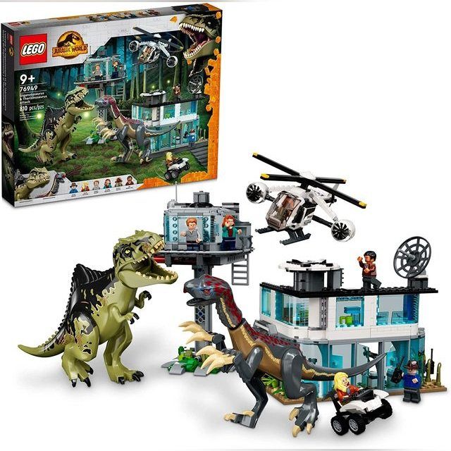 76949 LEGO® Jurassic World Attack of the Gigantosaurus and Therizinosaurus