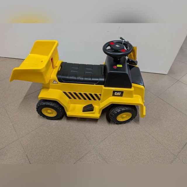 Electric car CAT 6V (exhibition)