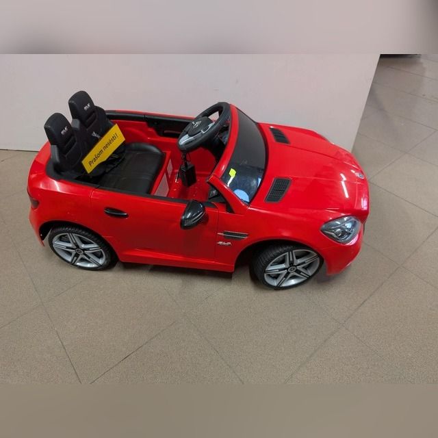 Electric car Mercedes SLC 300 6V (exhibition)