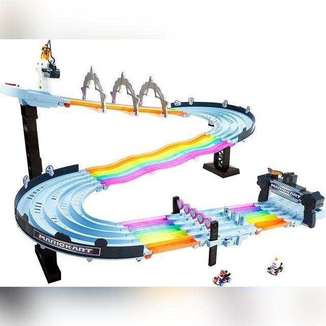 Hot Wheels Mario Kart Rainbow Road Playset with Vehicles