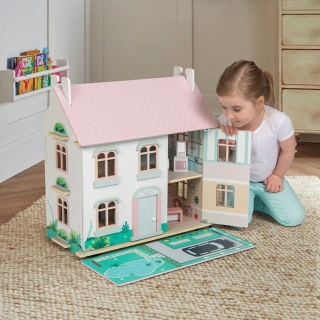 Medinis lėlių namas Sofie's Wooden Doll House with Furniture