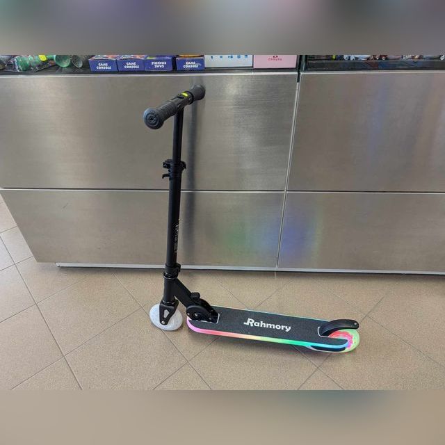 Paspirtukas Rahmory Scooter Kick Folding Rainbow Lights (ekspozicinis)