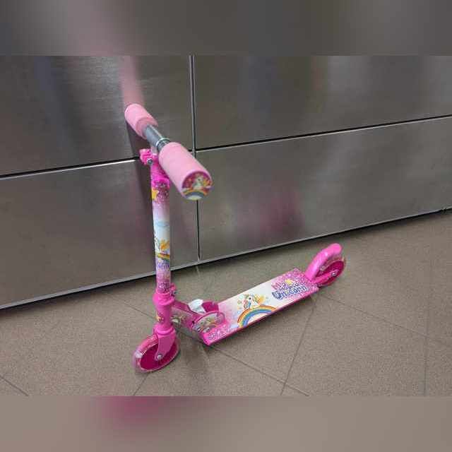 Unicorn LED Inline Scooter (display)