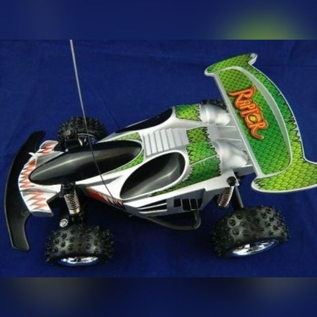Radijo bangomis valdoma mašina Raptor