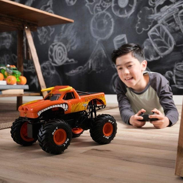 RC mašina Monster Jam El Toro Loco Smoke Effect Monster Truck 1:15 Scale