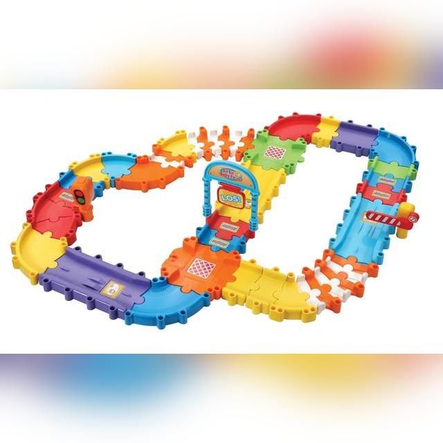 Tut Tut mašinų trasa su mašinėle	VTech Tut Tut Baby Flitzer - Strabenset deluxe