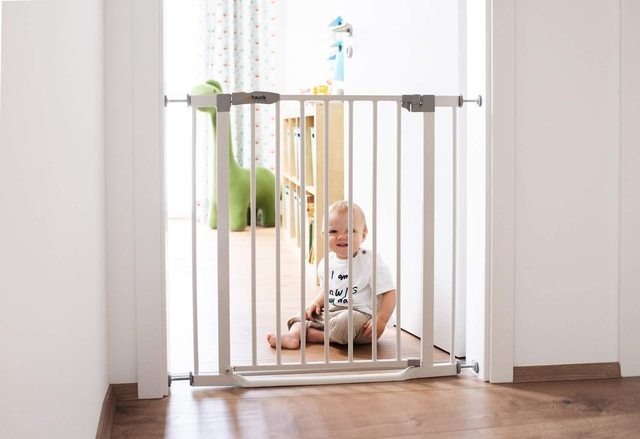 Hauck Kūdikių saugos varteliai Clear Step Safety Gate - White