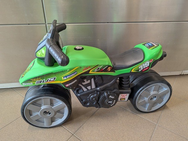 Paspiriamas motociklas FALK motociklas-paspirtukas Bud Racing, žalias (ekspozicinis, be ratų gaubtų "kalpokų") )