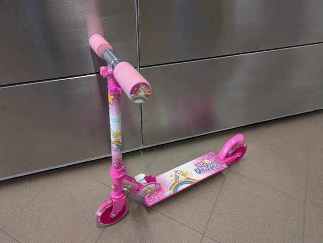 Paspirtukas Unicorn LED Inline Scooter	(ekspozicinis)