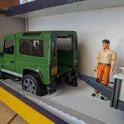 Bruder Land Rover su priekaba ir mini ekskavatoriumi 02593 (su defektu)