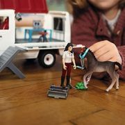 SCHLEICH HORSE CLUB Atvykstanti veterinarė su hanoverių veislės kumeliuku 42439